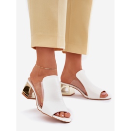 Women's flip flops on the post white 1