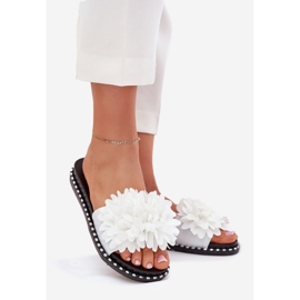 Women's flip flops decorated with white flowers 1