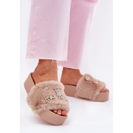 Women's flip flops on platform with fur and golden pins beige 2