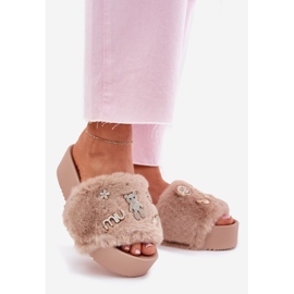 Women's flip flops on platform with fur and golden pins beige 1