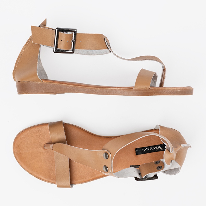 Brown leather sandals in the style of Japanese 2
