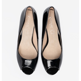Seastar Black varnished pumps with bare fingers 1