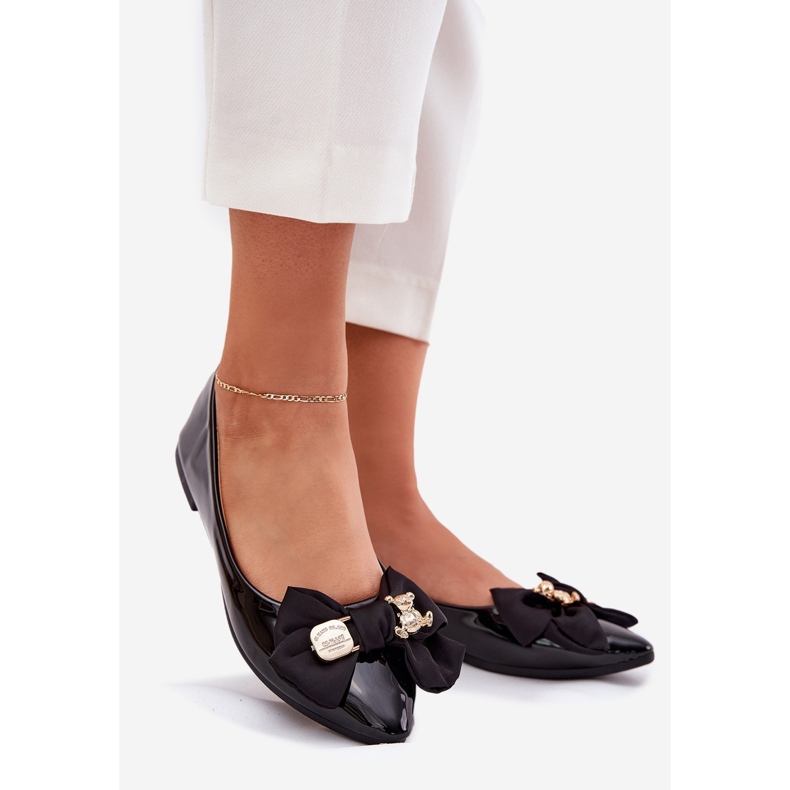 Painted ballerinas with a bow and a golden brooch black 1