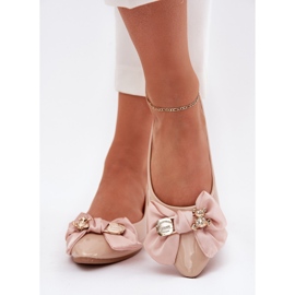 Painted ballerinas with a bow and a golden brooch beige 2