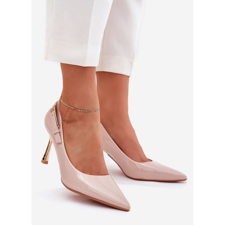 Painted heels with a golden beige clamp 1