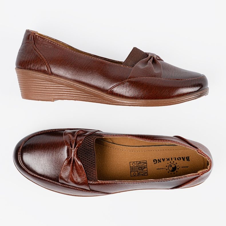 Brown low shoes with a bow 1