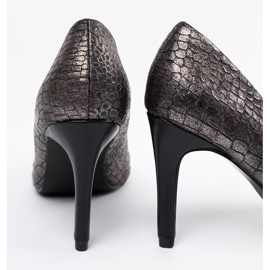 Goodin Black pumps with a snake pattern 1