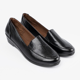 Women's shoes with a snake's skin texture black 2