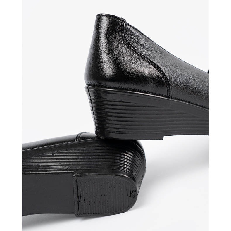 Women's shoes with a snake's skin texture black 1