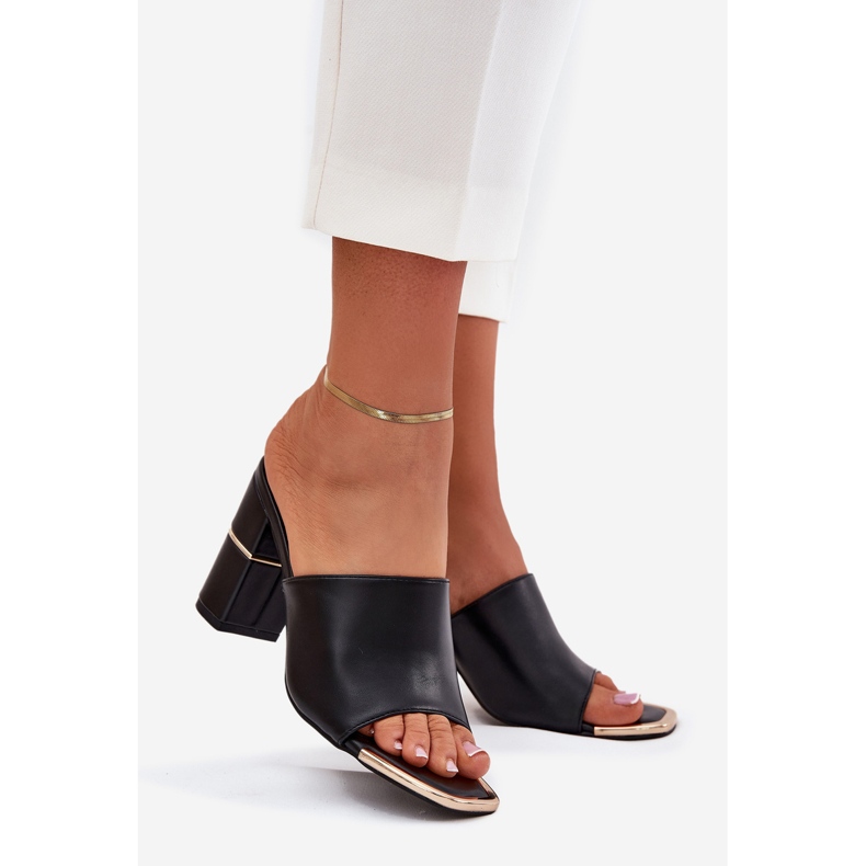 Boto Elegant women's flip flops on the Black Raiza post 1 Boto Elegant women's flip flops on the Black Raiza post 1