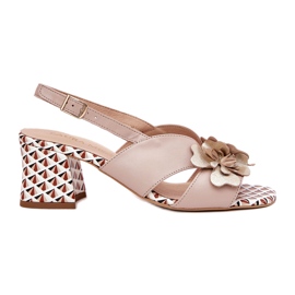 Women's leather sandals on the Laura Messi 2950 Beige Flowers post 4 Women's leather sandals on the Laura Messi 2950 Beige Flowers post 4