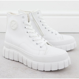 High sneakers insulated on the white news platform 9152 2