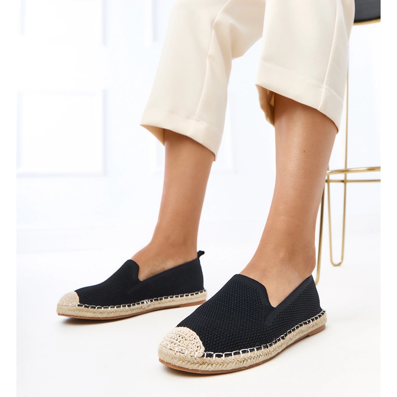 Black espadrilles on the Luna platform 1