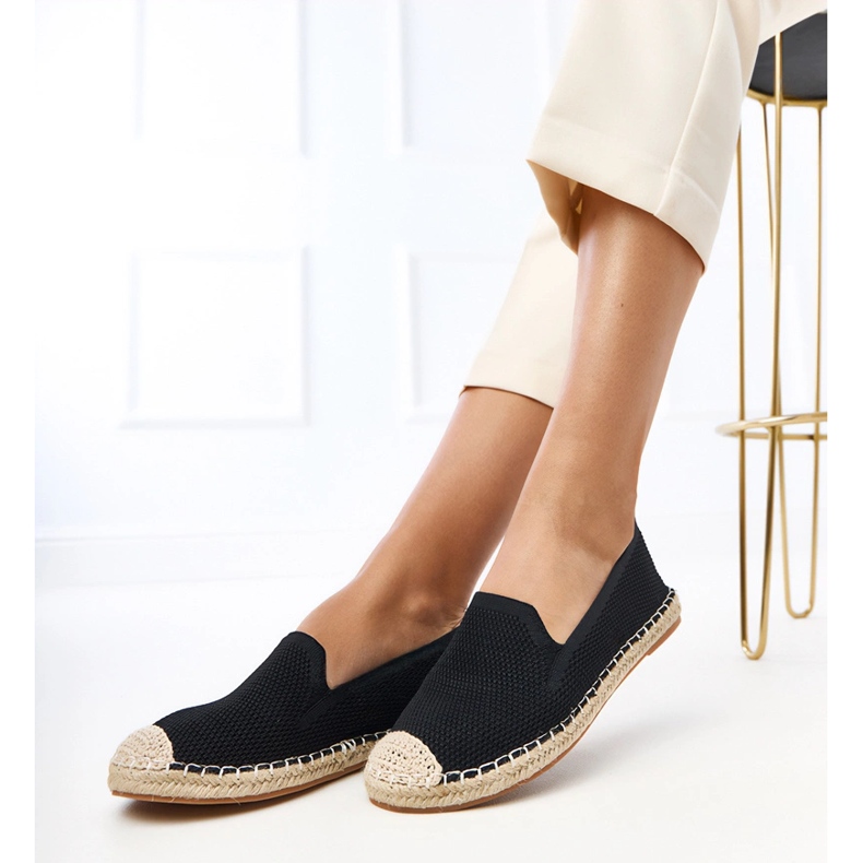 Black espadrilles on the Luna platform 2