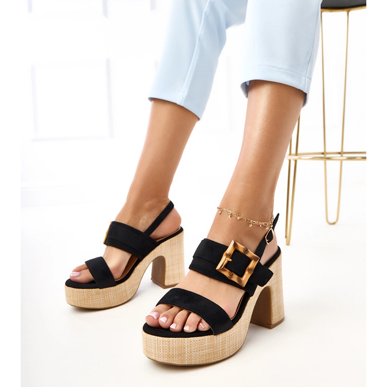 Black sandals on the post decorated with Elevira clamp 1