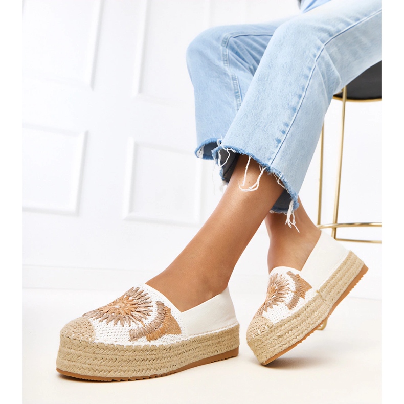 White espadrilles with embroidery on the Lorin platform 2