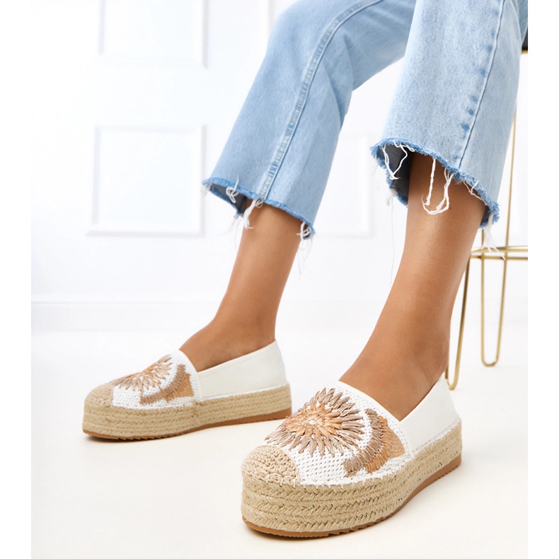 White espadrilles with embroidery on the Lorin platform 1