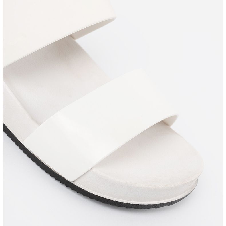 SHELOVET Comfortable White Slippers 1 SHELOVET Comfortable White Slippers 1