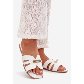 Boto Flat women's flip flops with a strap and golden detail white Kerenza 1
