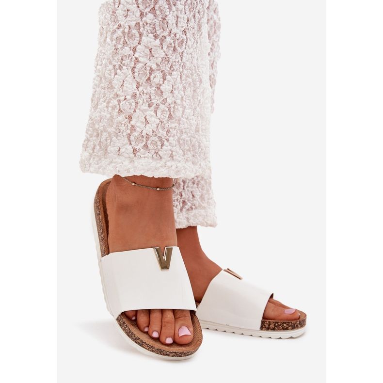 Boto Women's flip flops on a cork platform with a decorative white Vessira detail 1