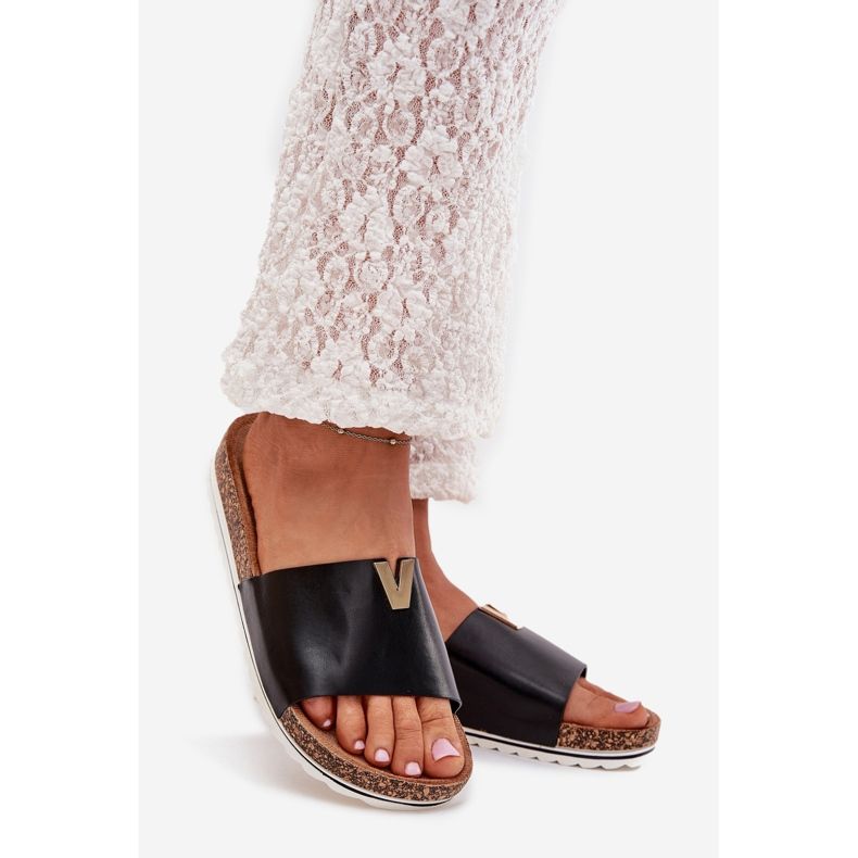 Boto Women's flip flops on a cork platform with a decorative detail black vessira 1