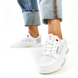 Women's white sports sneakers cross jeans 2