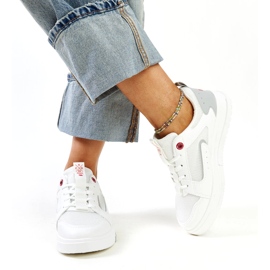 Women's white sports sneakers cross jeans 3