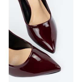 Shelvt Varnished pumps on the burgundy post red 1
