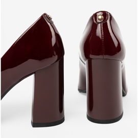 Shelvt Varnished pumps on the burgundy post red 2 Shelvt Varnished pumps on the burgundy post red 2