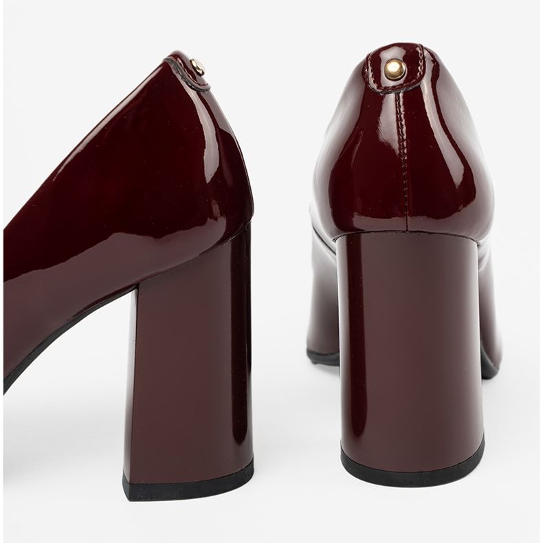 Shelvt Varnished pumps on the burgundy post red 2 Shelvt Varnished pumps on the burgundy post red 2