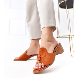 Brown flip -flops on the birch ornament 2