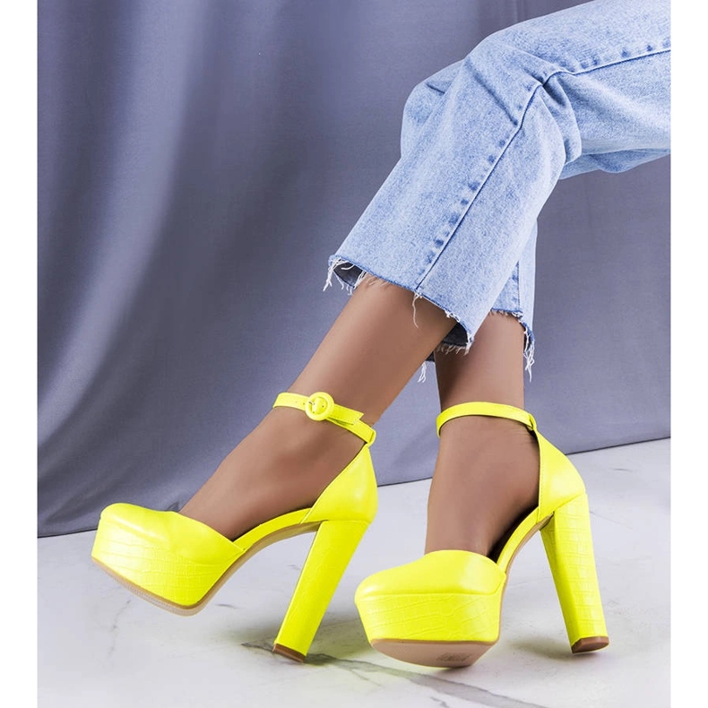 Yellow neon pumps on a high joy post 1 Yellow neon pumps on a high joy post 1