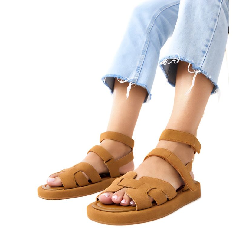 Brown sandals fastened with an ankle Maimuna 1