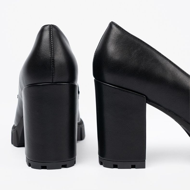 Shelvt Black Loays on a post with a trapper sole 2