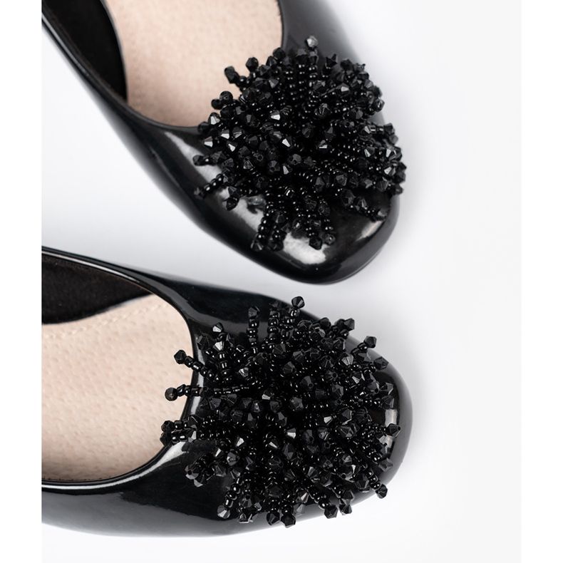 Goodin Varnished pumps with a spectacular decoration black 1