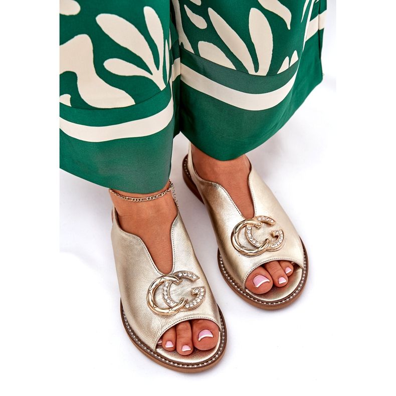 Flat -heeled leather sandals with the decoration of Laura Messi 2865 zlotys golden 3