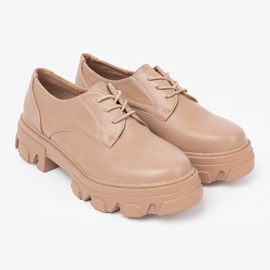 Shelvt Beige tied shoes on the platform 2