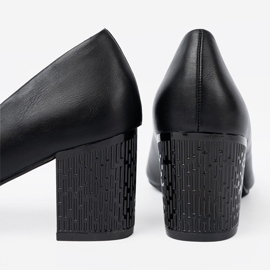 Goodin Black pumps on a spectacular post 1