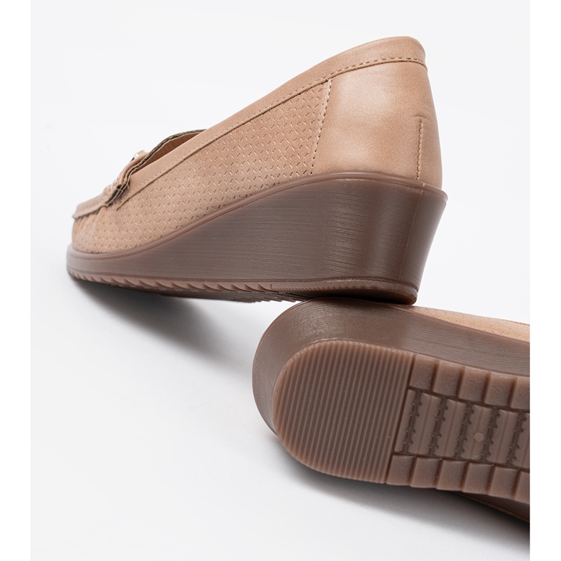 Shelvt Beige shoes with golden decoration 1 Shelvt Beige shoes with golden decoration 1