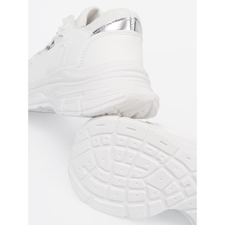 Shelvt White sports shoes with a decorative accent 2 Shelvt White sports shoes with a decorative accent 2