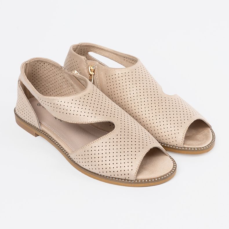 Goodin Golden sandals on a flat sole 1