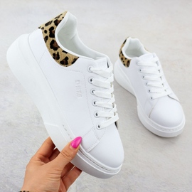 Women's sports shoes on the white Big Star SS274247 platform 1