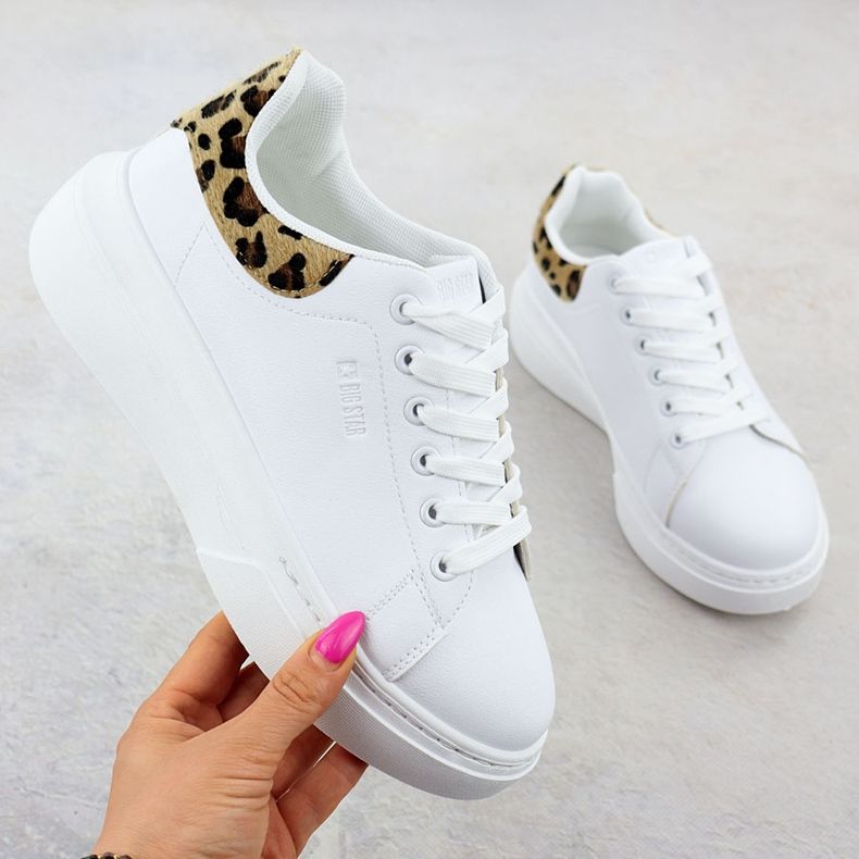 Women's sports shoes on the white Big Star SS274247 platform 1