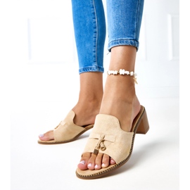 Beige flip -flops on the birch ornament 2 Beige flip -flops on the birch ornament 2