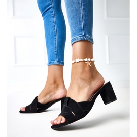 Black classic flip flops on the Risana Ekozamszu post 1