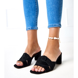 Black classic flip flops on the Risana Ekozamszu post 2