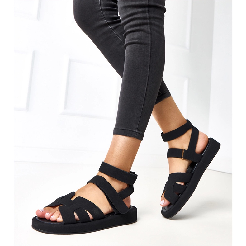 Black sandals fastened with an ankle Maimuna 2