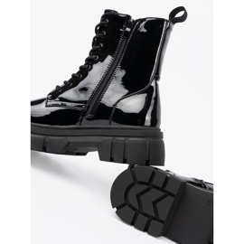 Shelvt Black varnished workers on a massive sole 2