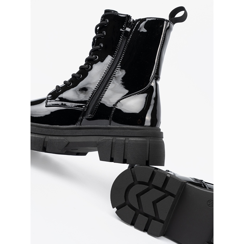 Shelvt Black varnished workers on a massive sole 2