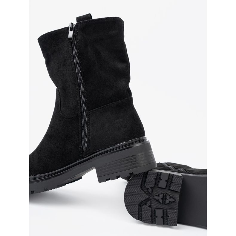 Shelvt Stylish ankle boots with a thick, black sole 1